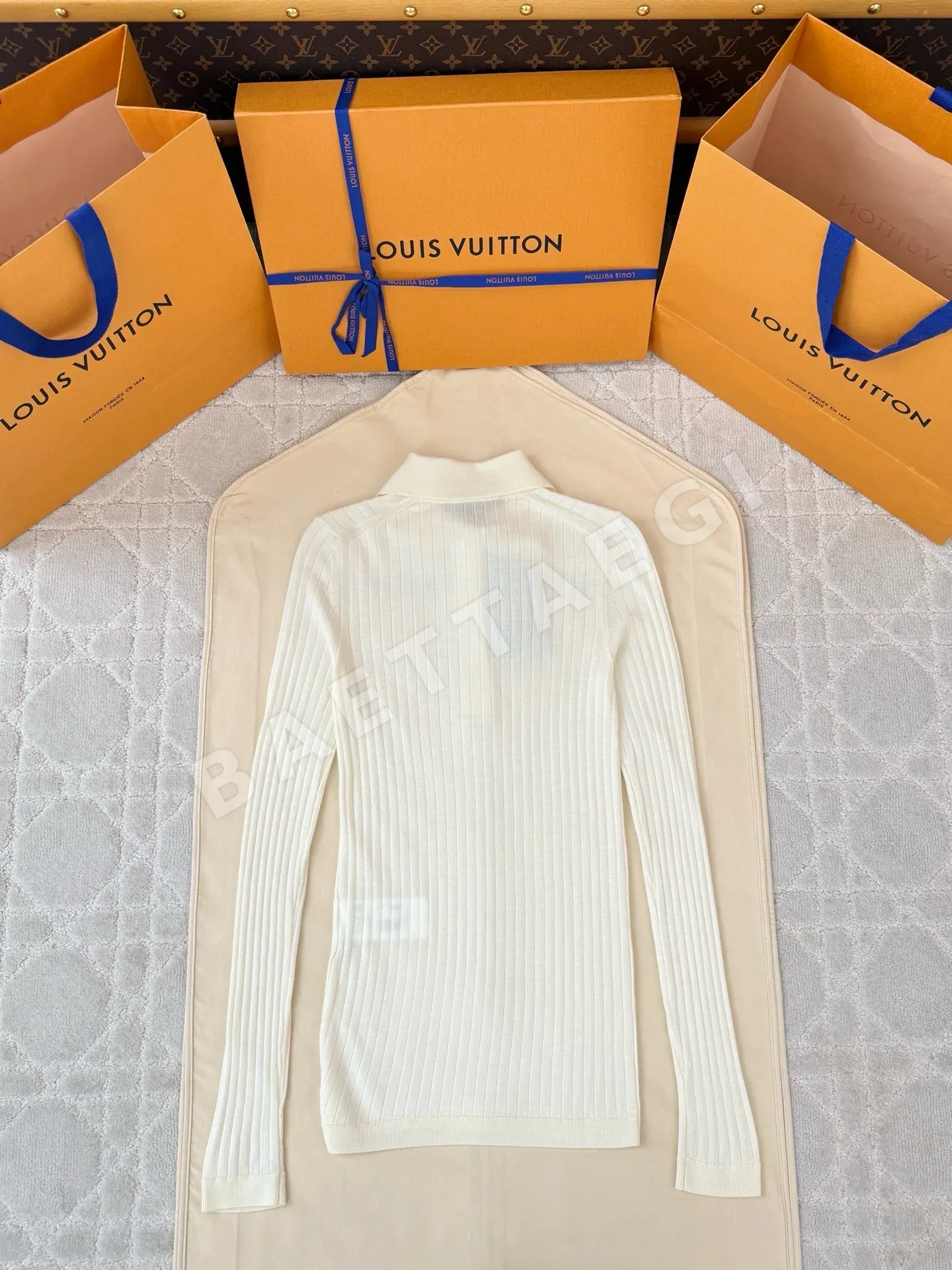 루이비통 LV 세로 스트라이프 폴로 카라 여성 니트 상세 이미지 2