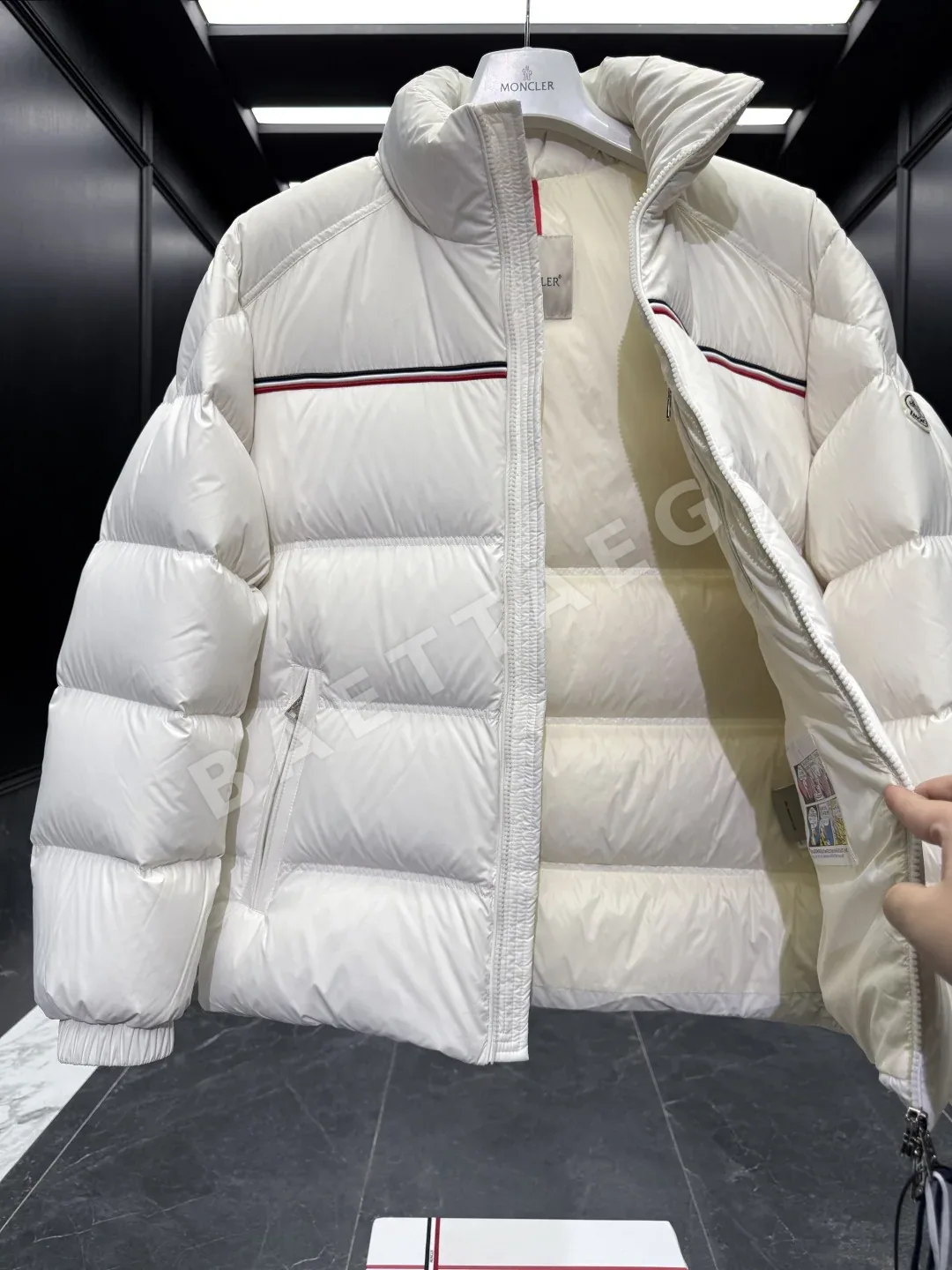몽클레르 부바크(Moncler Bouvaque) 남성 숏 패딩 재킷 상세 이미지 8