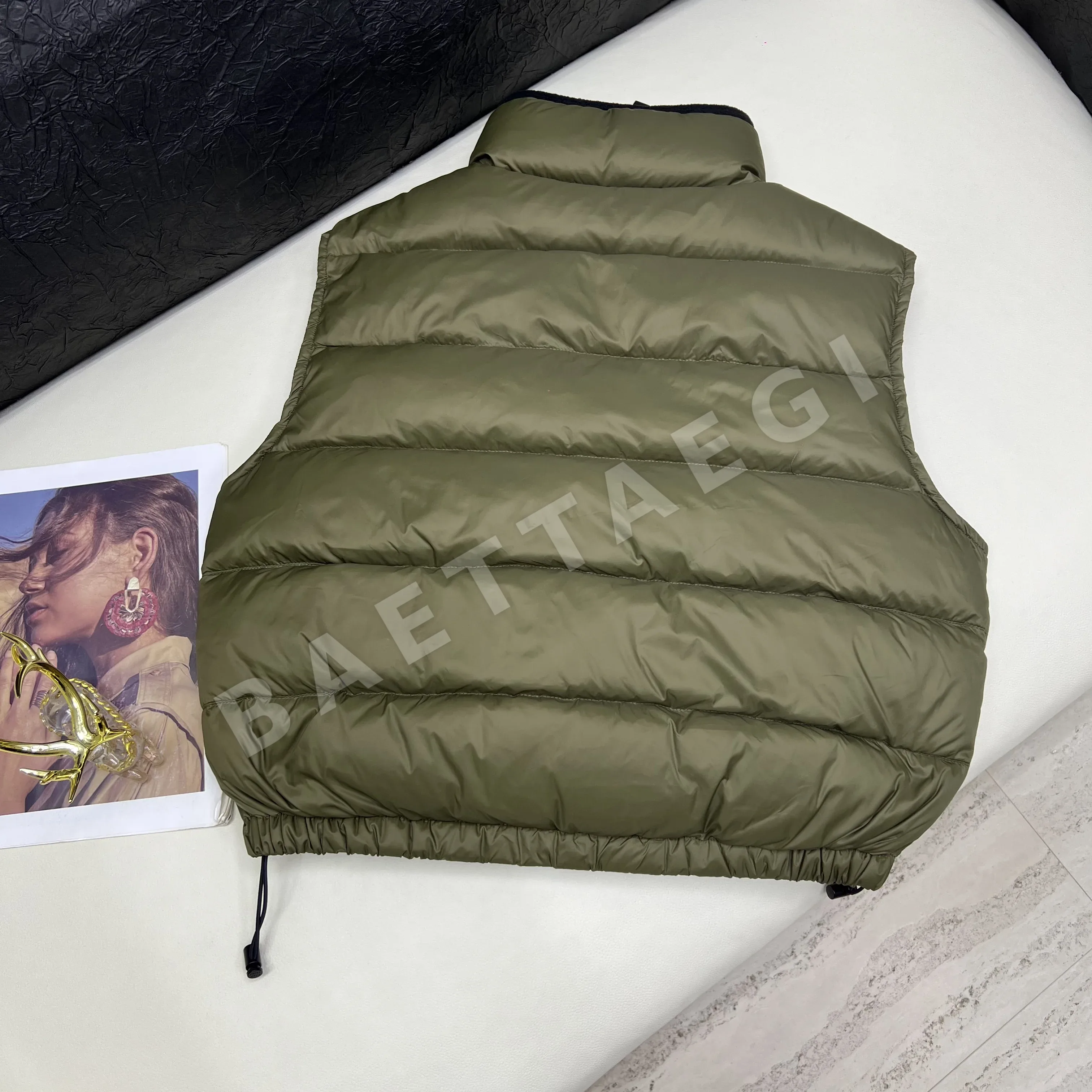 미우미우 하이넥 지퍼 다운 조끼 상세 이미지 8