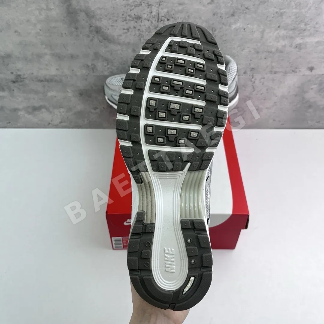 나이키 [CS] P 6000 그레이 화이트 FN6837-012 201526 Nike P-6000 Light Iron Ore 상세 이미지 8