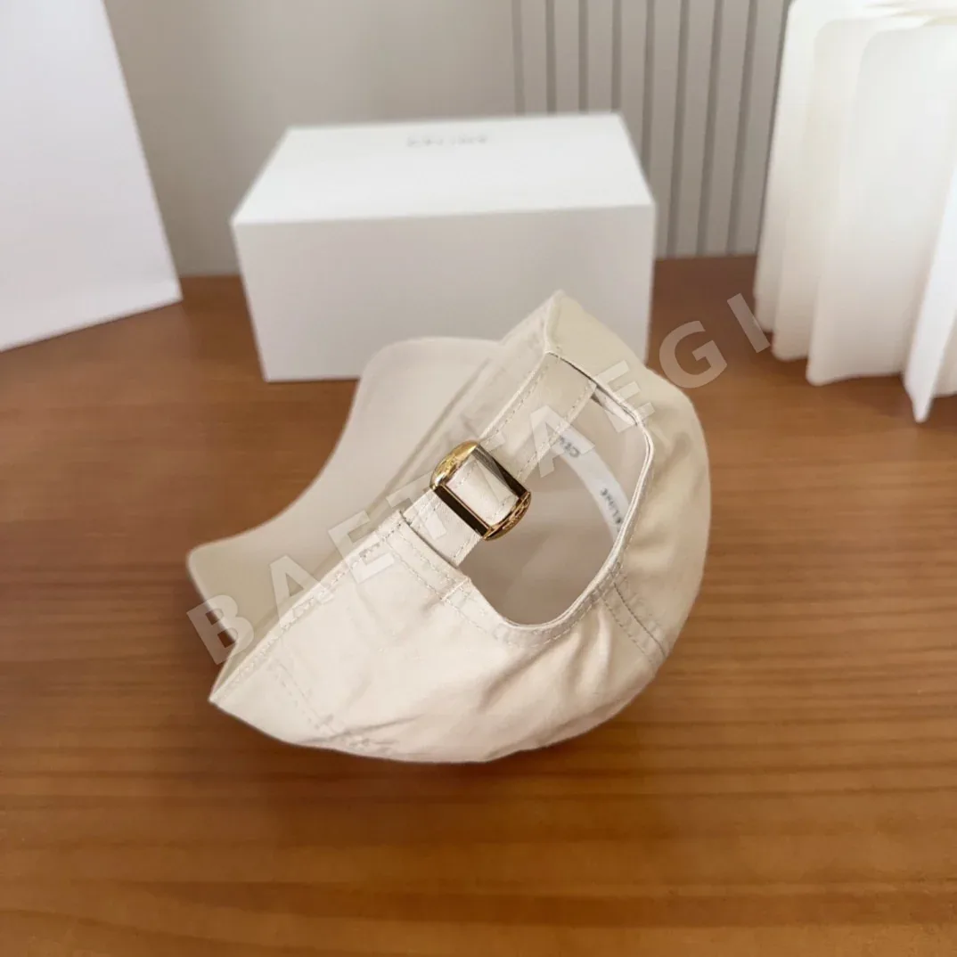 셀린느 입체적인 디자인 캡 상세 이미지 8