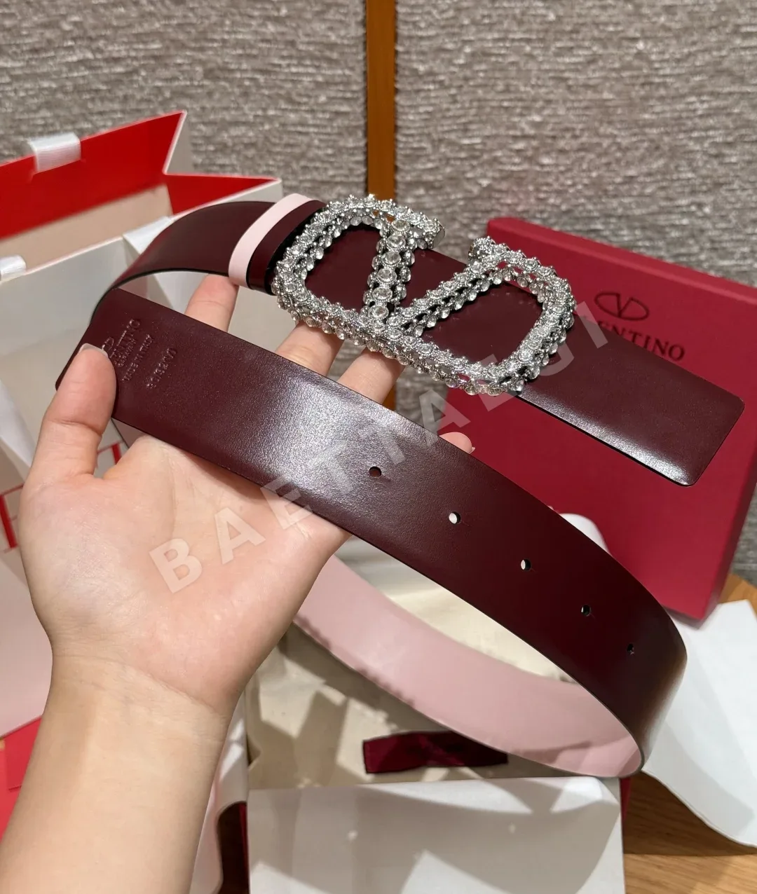발렌티노 VLOGO 시그니처 크리스털 장식 리버시블 벨트 40mm 상세 이미지 9