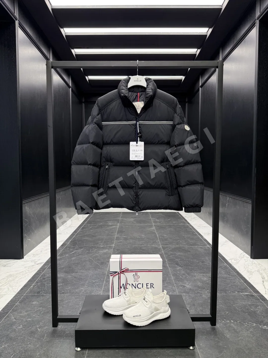 몽클레르 부바크(Moncler Bouvaque) 남성 숏 패딩 재킷 상세 이미지 2
