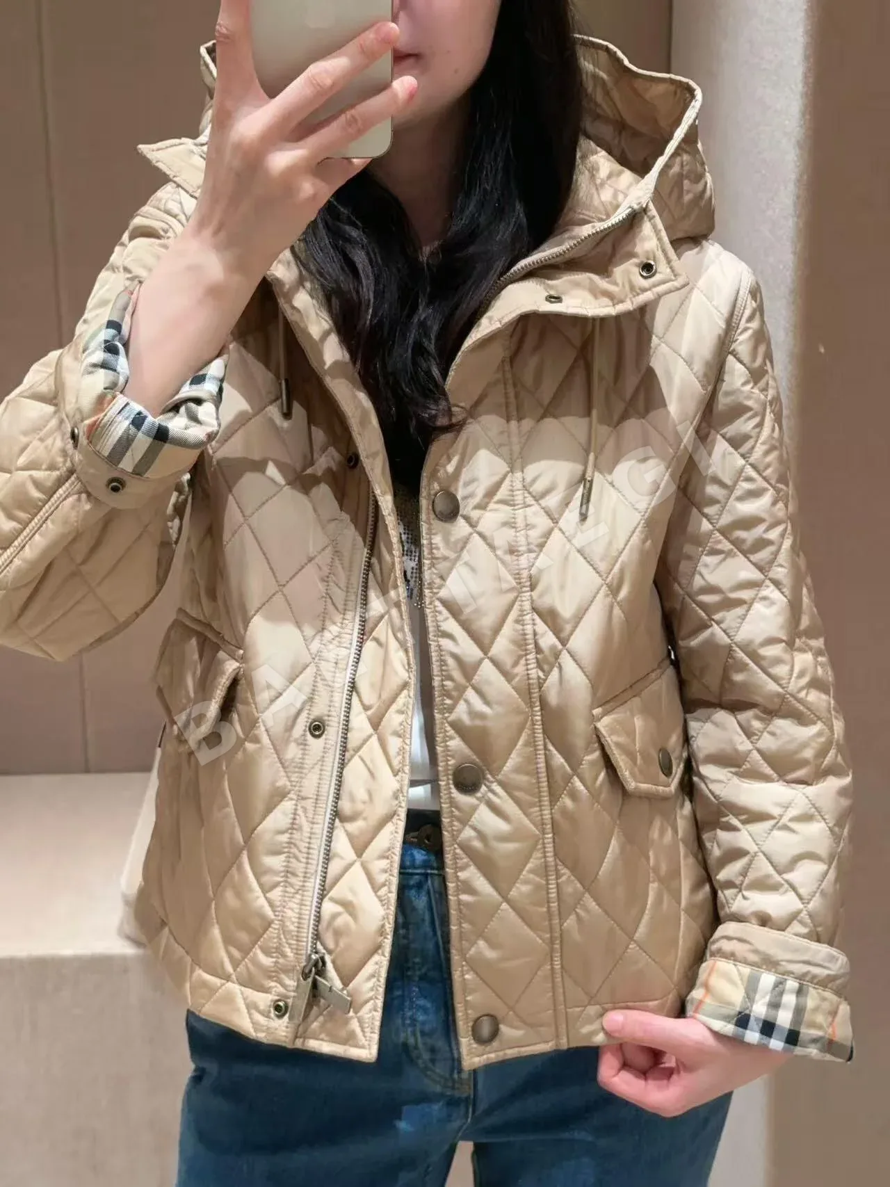 버버리 다이아몬드 퀼팅 후드 코튼 여성 자켓 상세 이미지 2