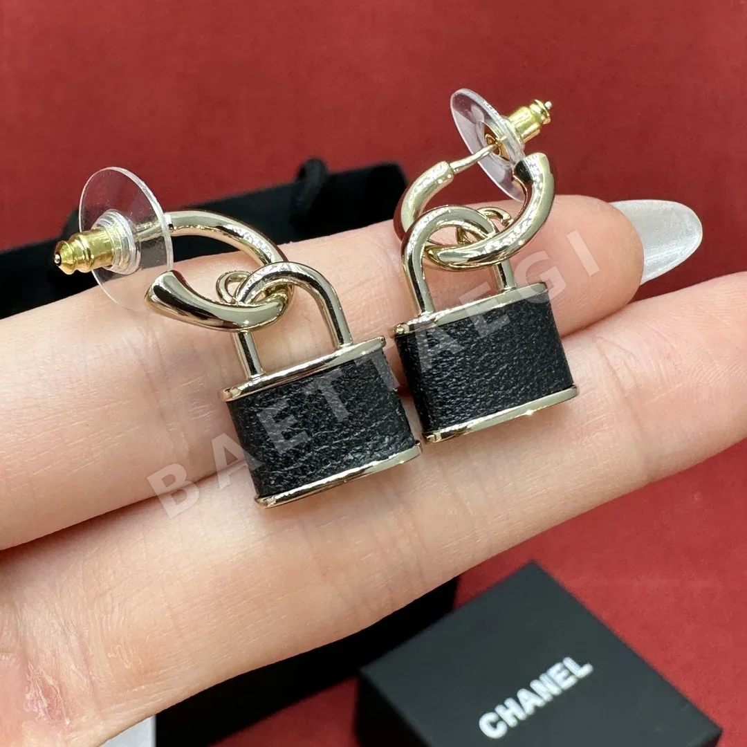 샤넬 메티에다르 패드록 금장 귀걸이 상세 이미지 2