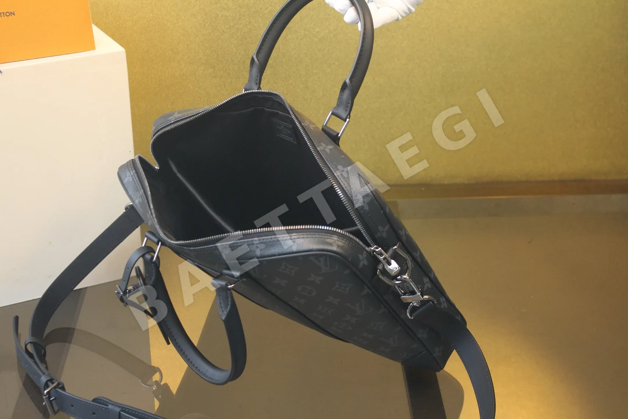 루이비통 M46457 VOYAGE 스몰 브리프케이스 가방 상세 이미지 8