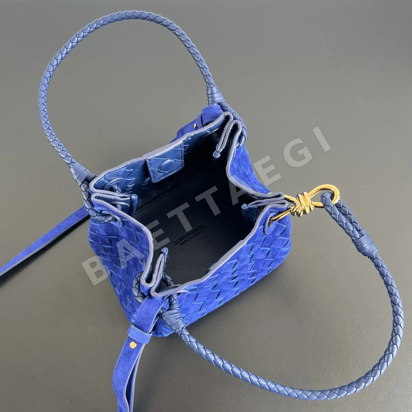 보테가베네타 파라슈트 스몰 인트레치아토 가죽 숄더백 상세 이미지 5