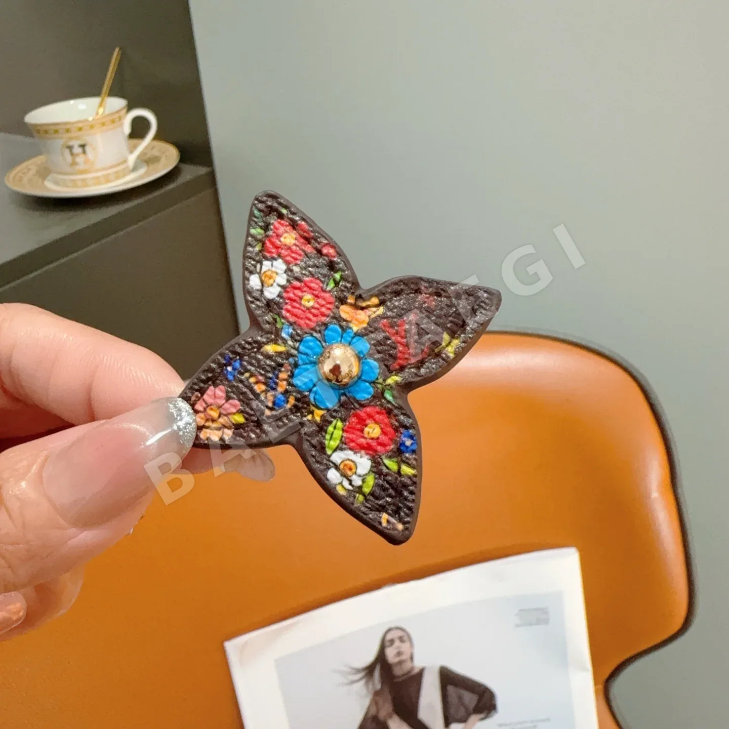 루이비통 모노그램 네잎클로버 헤어클립 상세 이미지 2