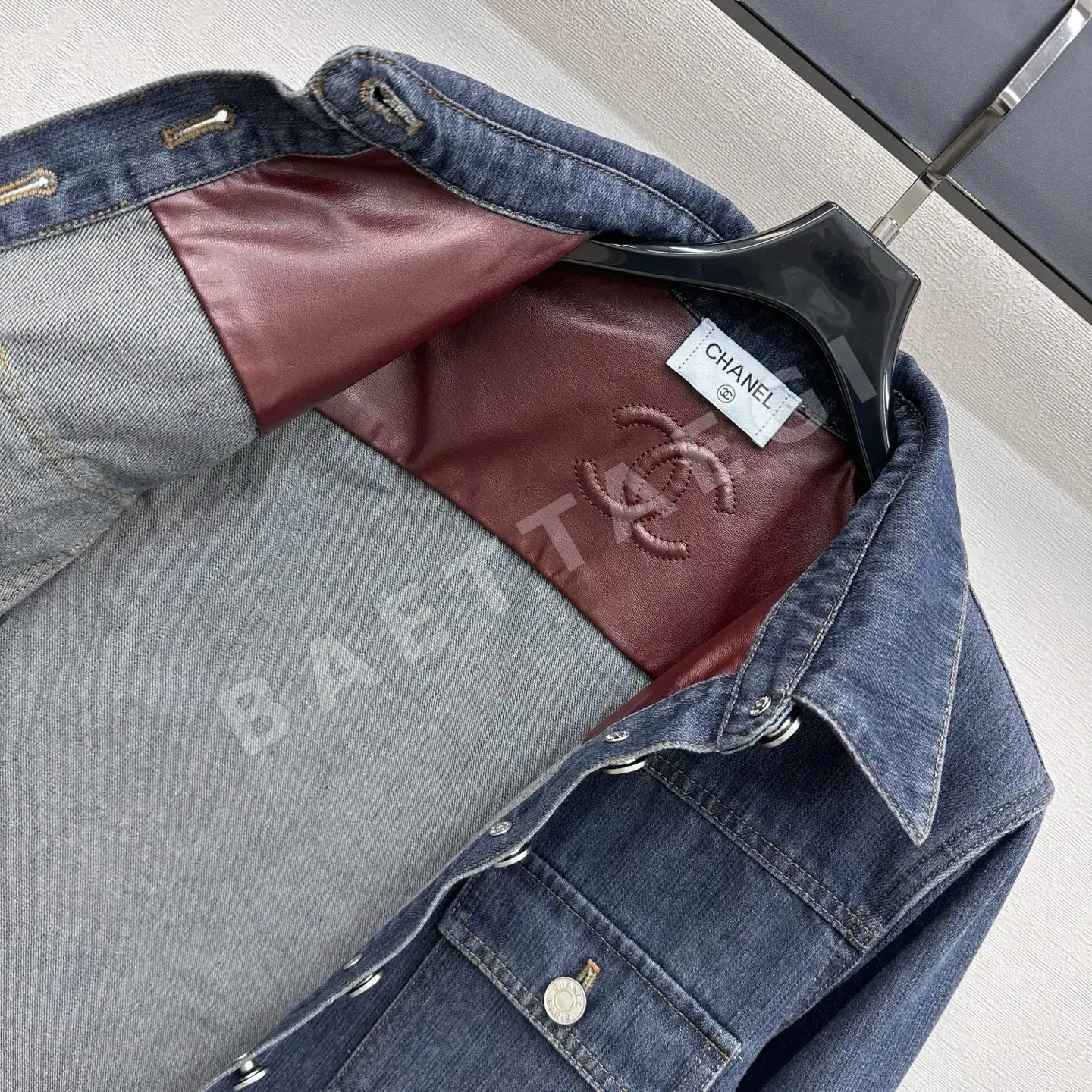 샤넬 가죽 디테일 데님 셔츠 재킷 긴팔 상세 이미지 5