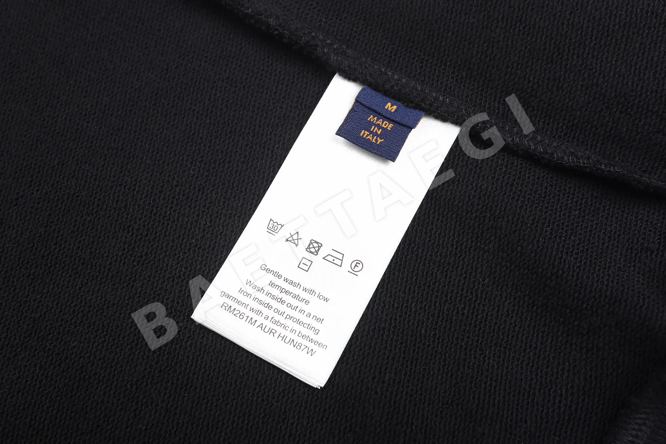 루이비통 플로키 프린트 로고 크루넥 긴팔 티셔츠 상세 이미지 12