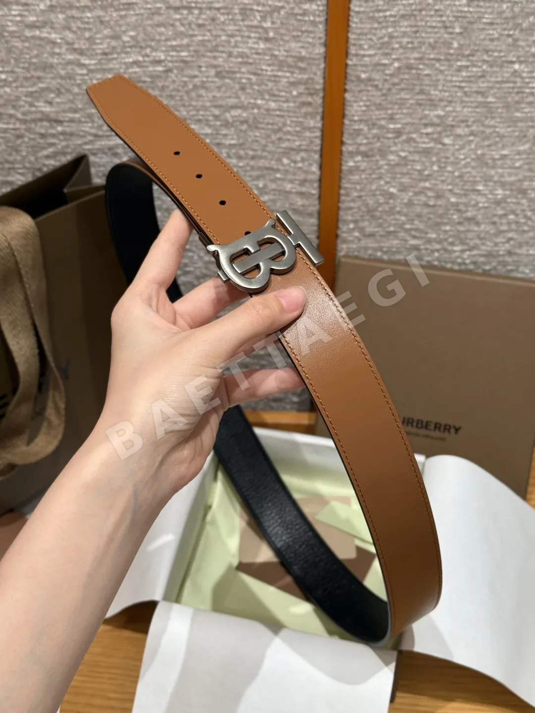 버버리 TB 시그니처 가죽 벨트 35MM 상세 이미지 4