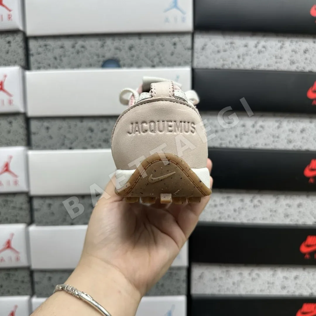 나이키 [GOD] HV8547-601 201601 Nike Moon Shoe SP Jacquemus Aluminum Pink 상세 이미지 8
