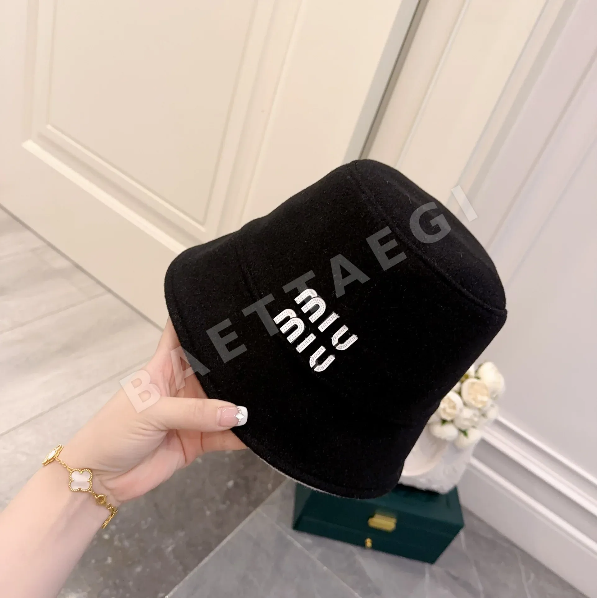 미우미우 모자 81144 Miu Miu Cap 상세 이미지 4
