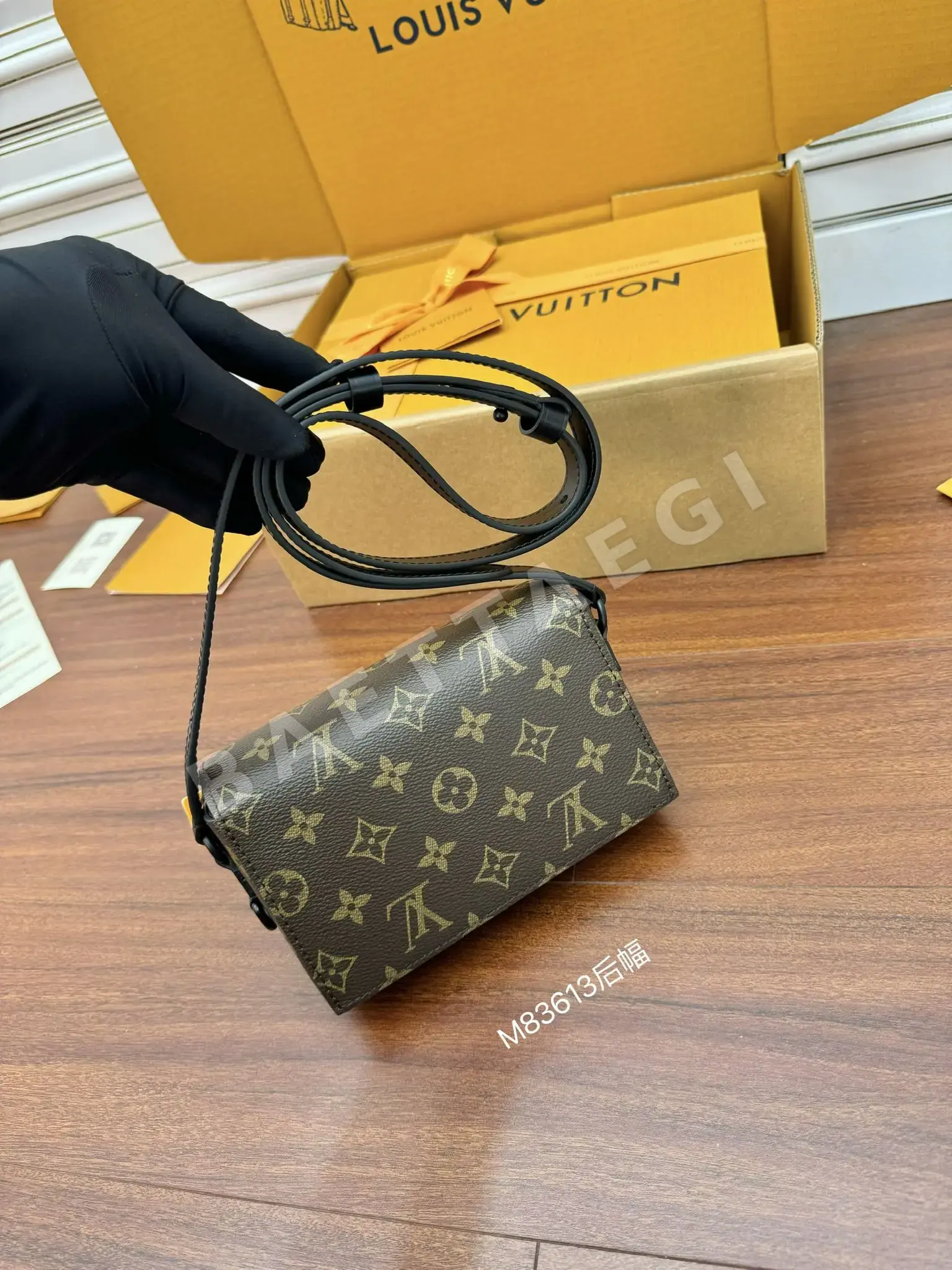 루이비통 M83613 가방 상세 이미지 2