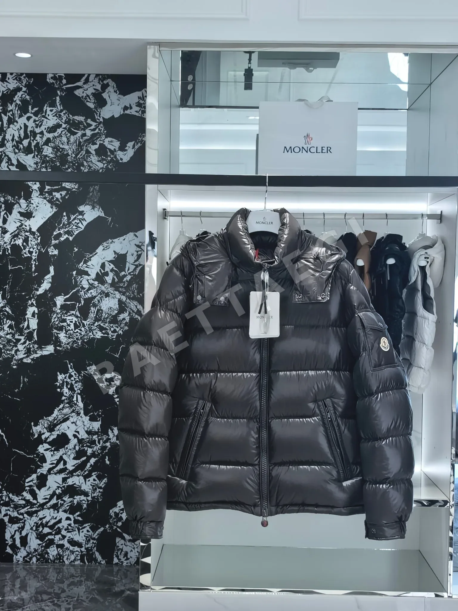 몽클레르 마야 여성 숏 패딩 재킷 203476