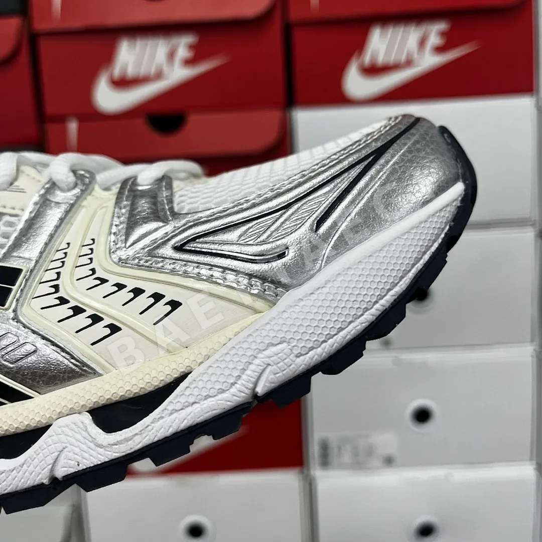 아식스 [TOP] 젤 카야노 14 1202A056-109 200245 Asics Gel-Kayano 14 White Midnight 상세 이미지 6