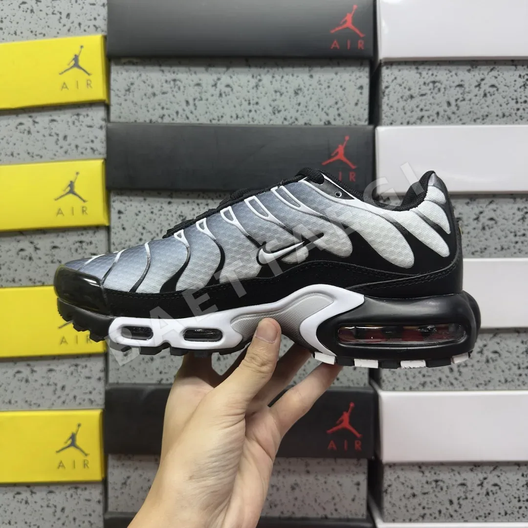 나이키 [BD] 에어 맥스 플러스 DM0032-003 201920 Nike Air Max Plus Black Silver White 상세 이미지 3