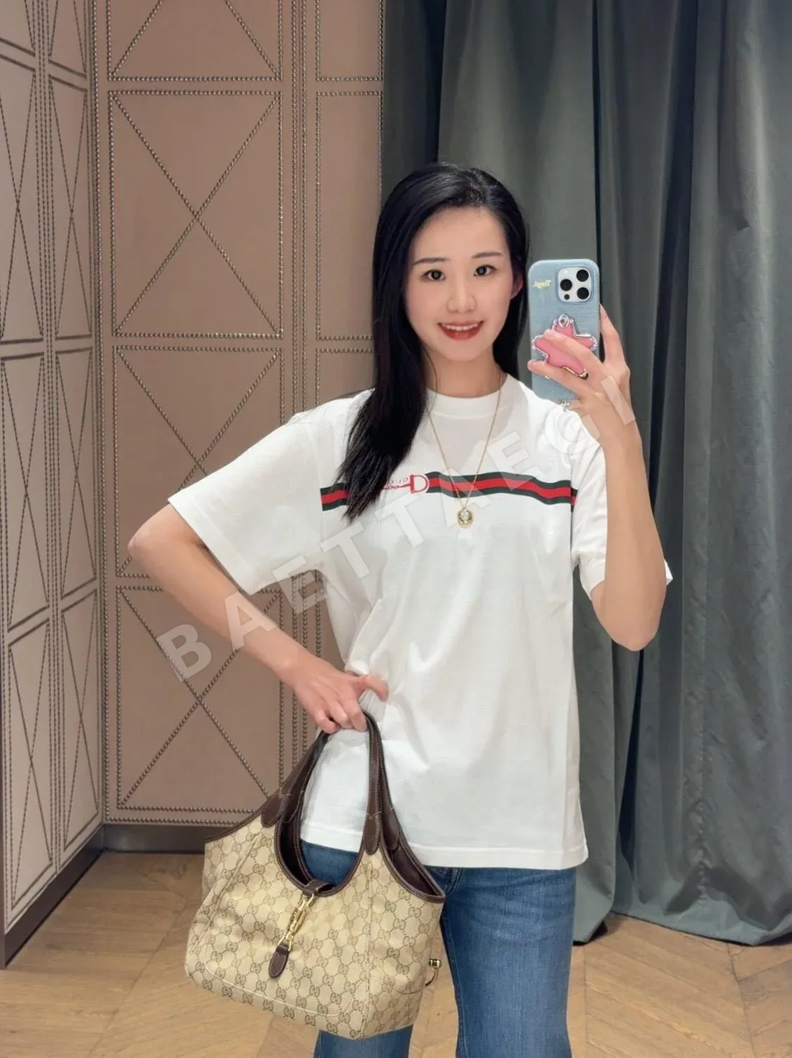 구찌 레터 프린트 크루넥 반팔 티셔츠 상세 이미지 4
