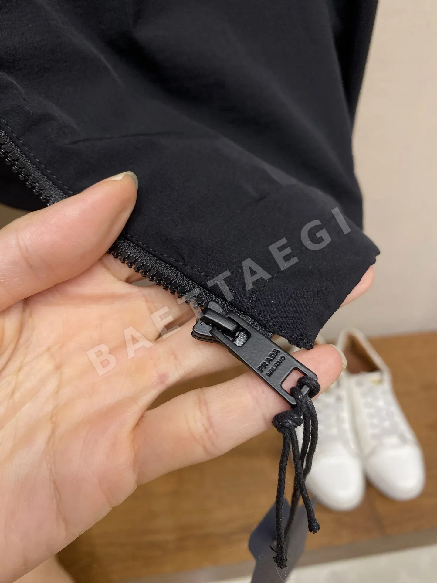 프라다 모노그램 나일론 남성 자켓 상세 이미지 6