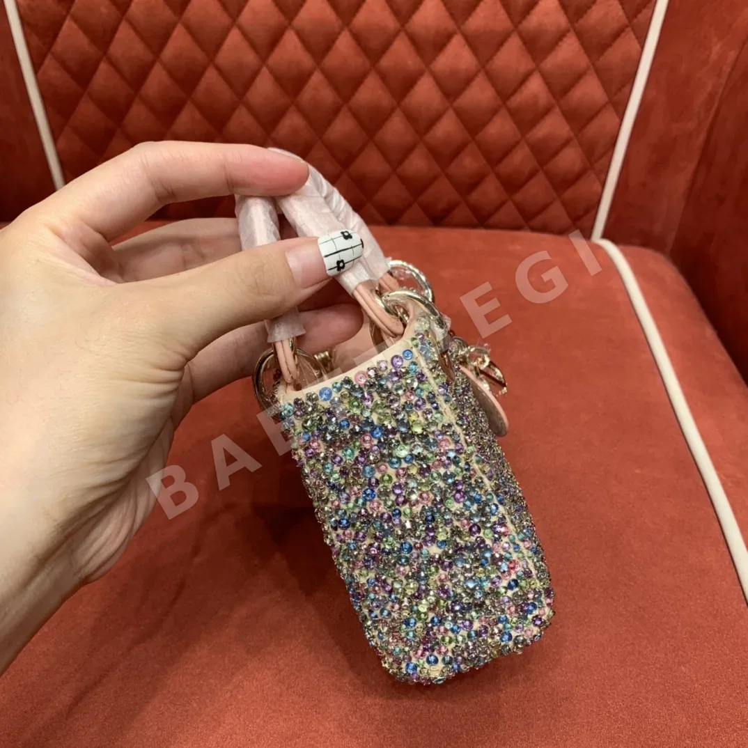 디올 레디 슈퍼 미니 비즈 자수 램스킨 가방 상세 이미지 2