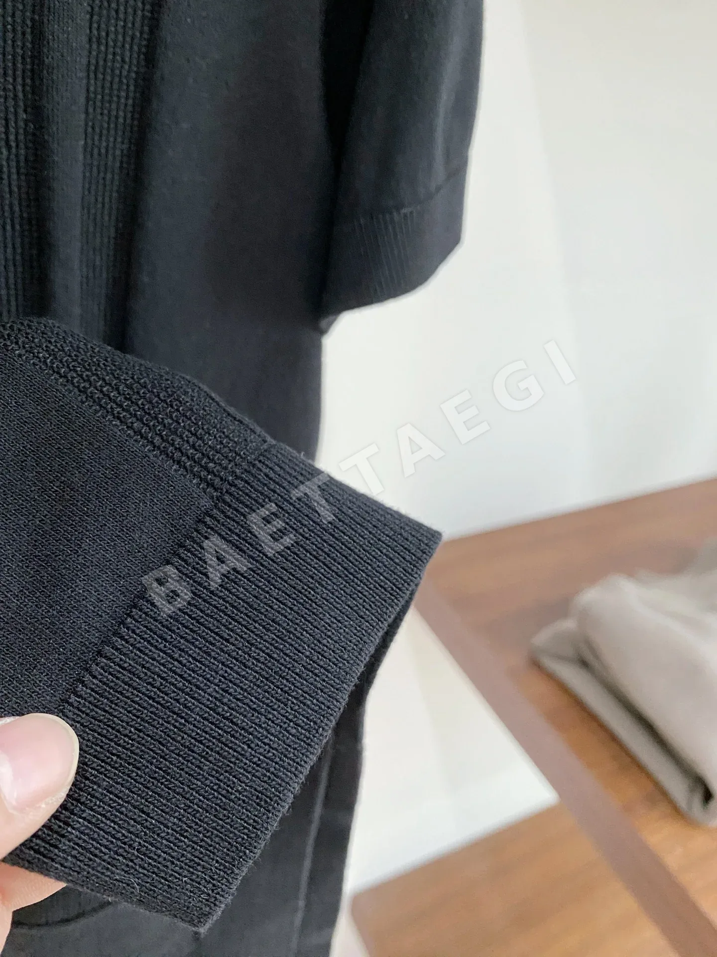 로로피아나 남성 린넨 혼방 반팔 티셔츠 상세 이미지 8