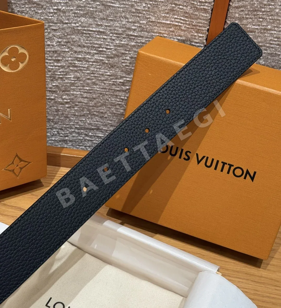 루이비통 TAURILLON 40mm 양면 가죽 벨트 상세 이미지 8