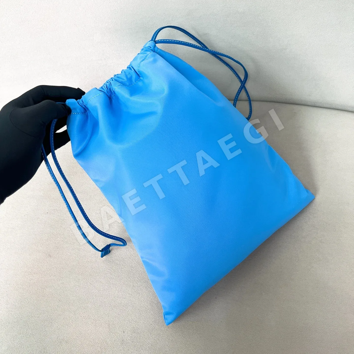 프라다 나일론 클러치 가방 1NK001 상세 이미지 4