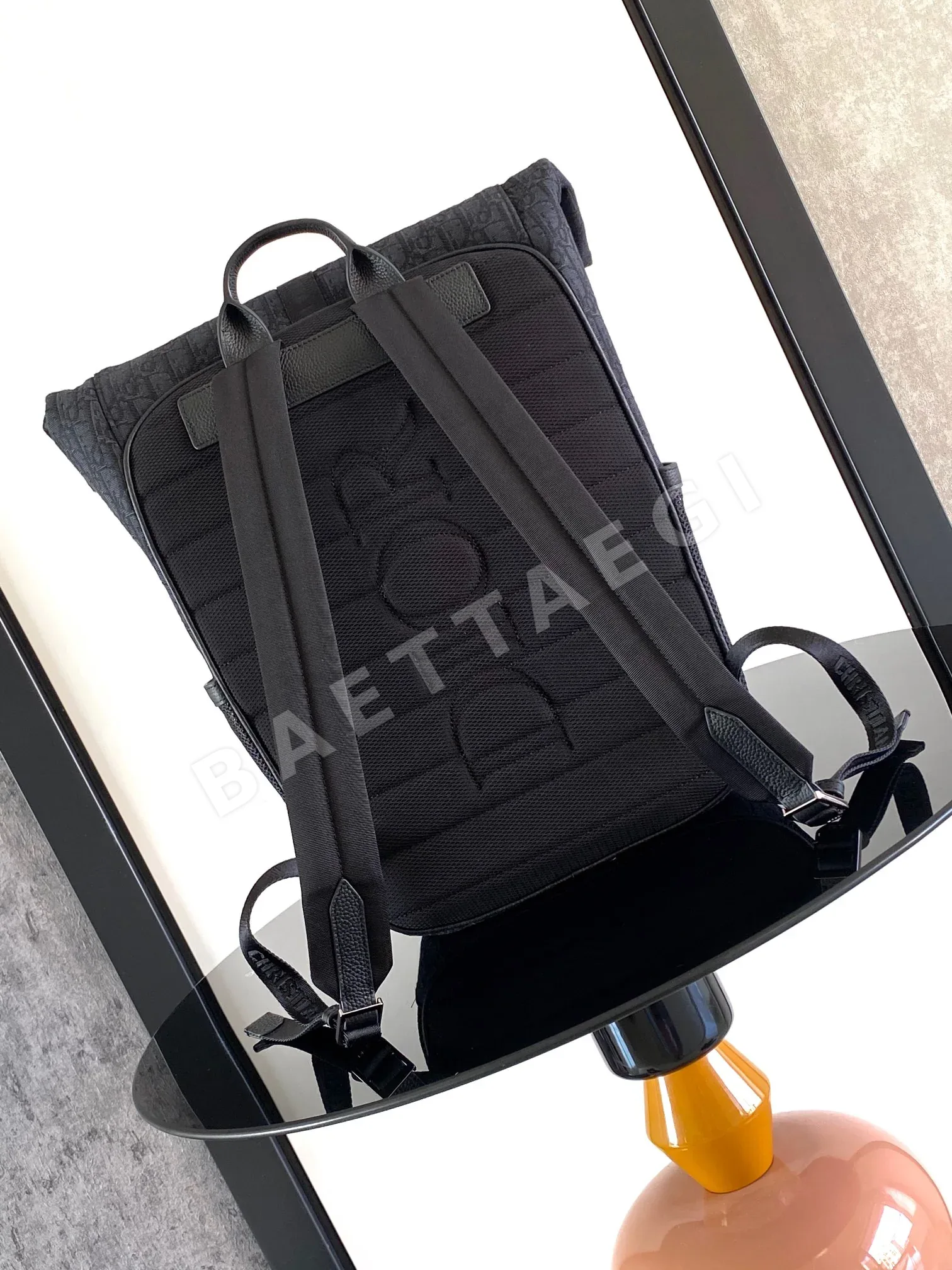 디올 8 버클 롤탑 백팩 상세 이미지 4