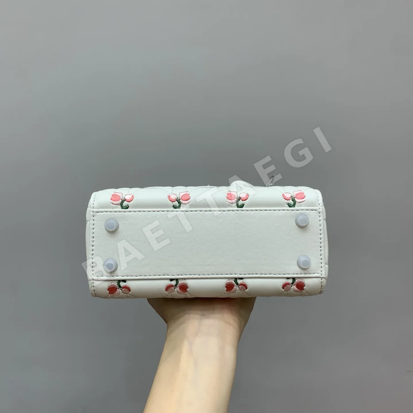 디올 레이디 미니 새 자수 램스킨 가방 상세 이미지 6