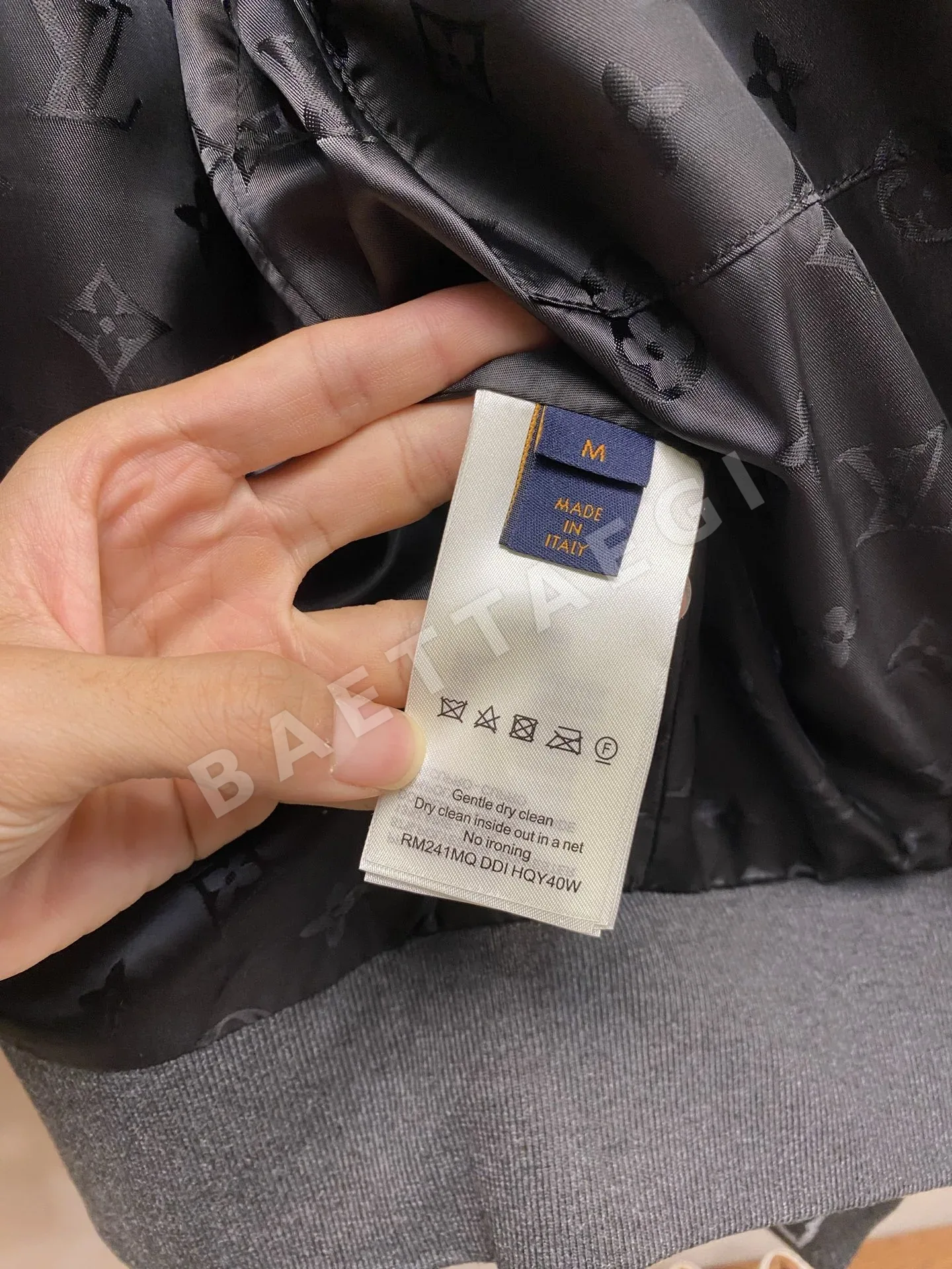 루이비통 스탠드 카라 자카드 로고 플리스 자켓 상세 이미지 8