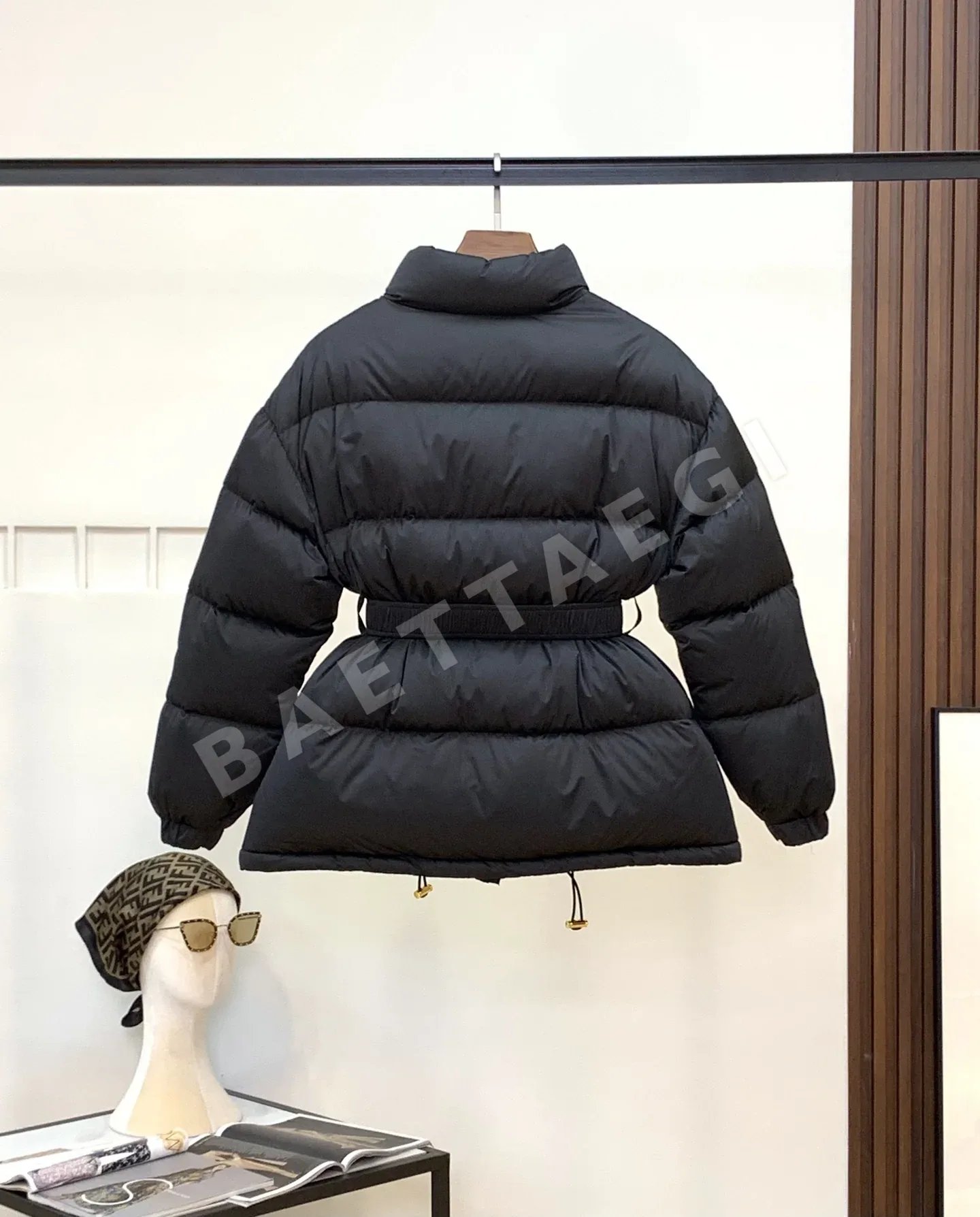 셀린느 화이트 구스다운 여성 패딩 상세 이미지 2