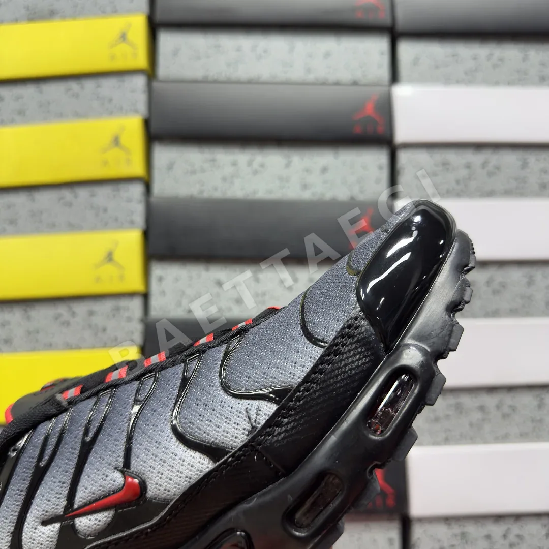 나이키 [BD] 에어 맥스 플러스 CI2299-001 201844 Nike Air Max Plus Black Gradient Red 상세 이미지 4
