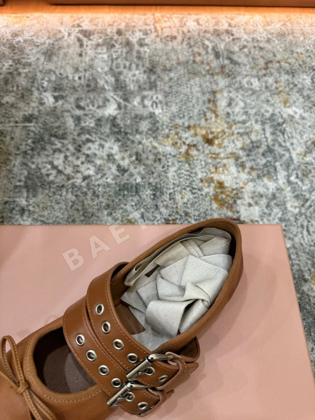미우미우 소가죽 여성 신발 상세 이미지 8