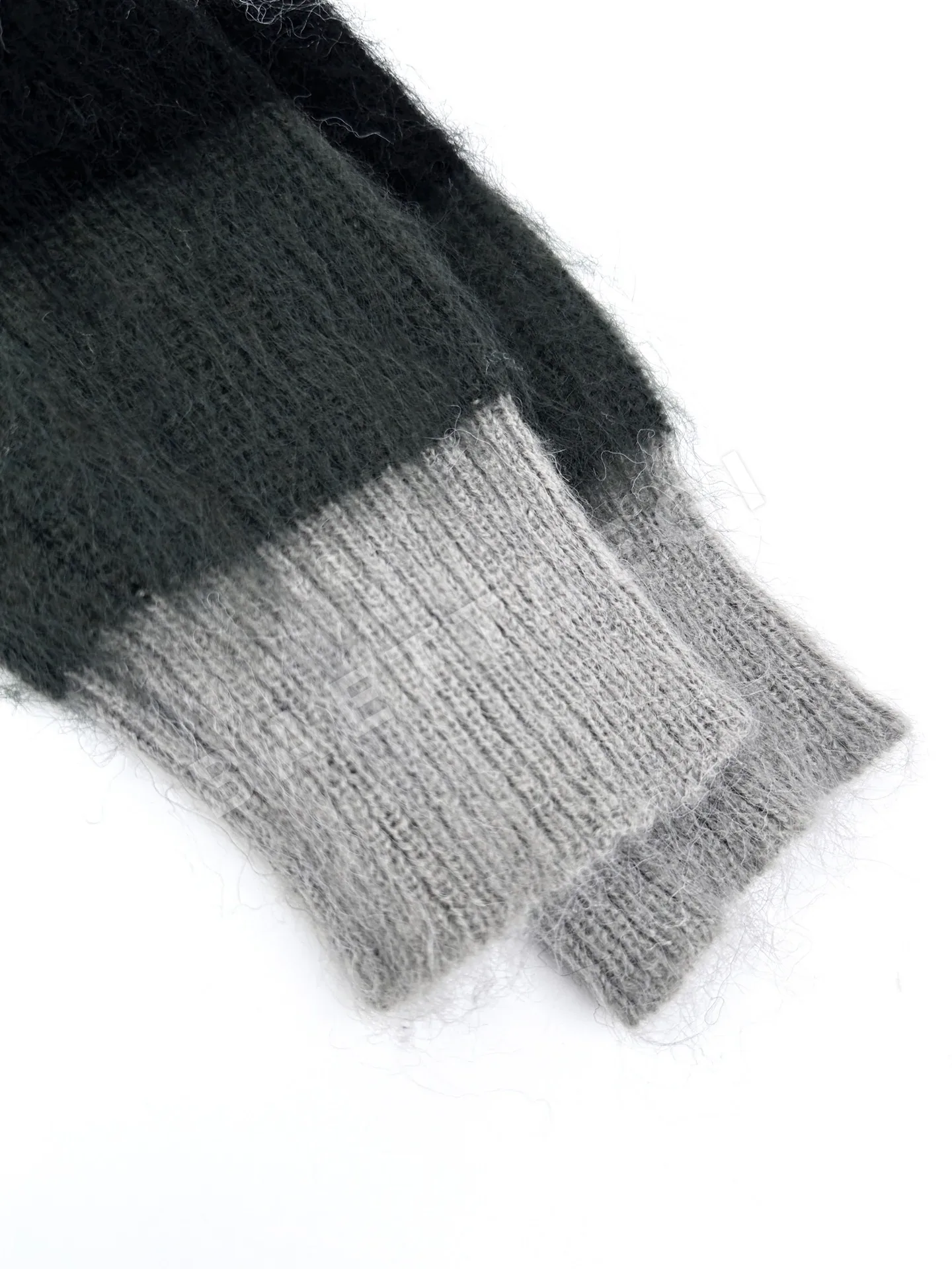 발렌시아가 로고 스트라이프 남성 니트 상세 이미지 7