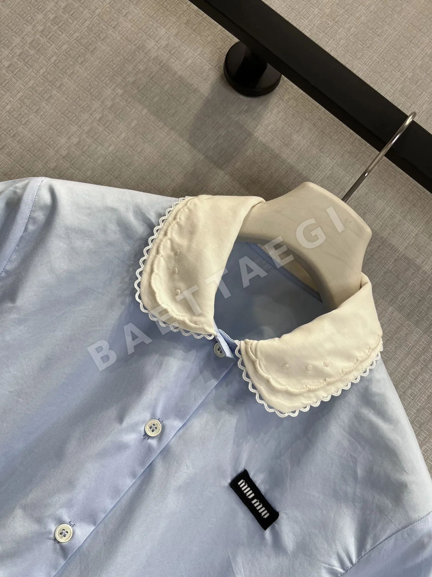 미우미우 베이비블루 피터팬카라 반팔 셔츠 상세 이미지 3