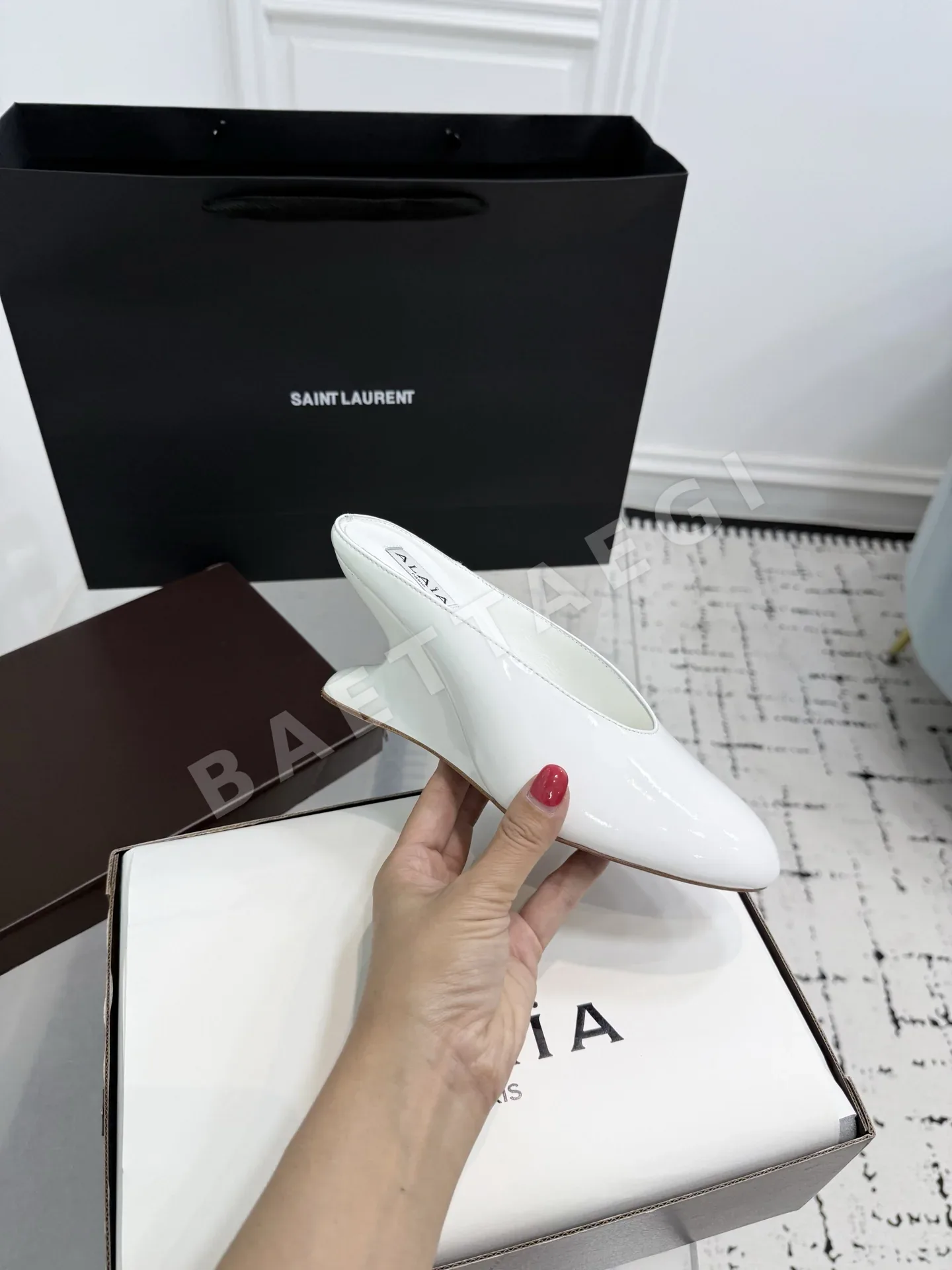알라이아 커브드 웨지 뮬 상세 이미지 5