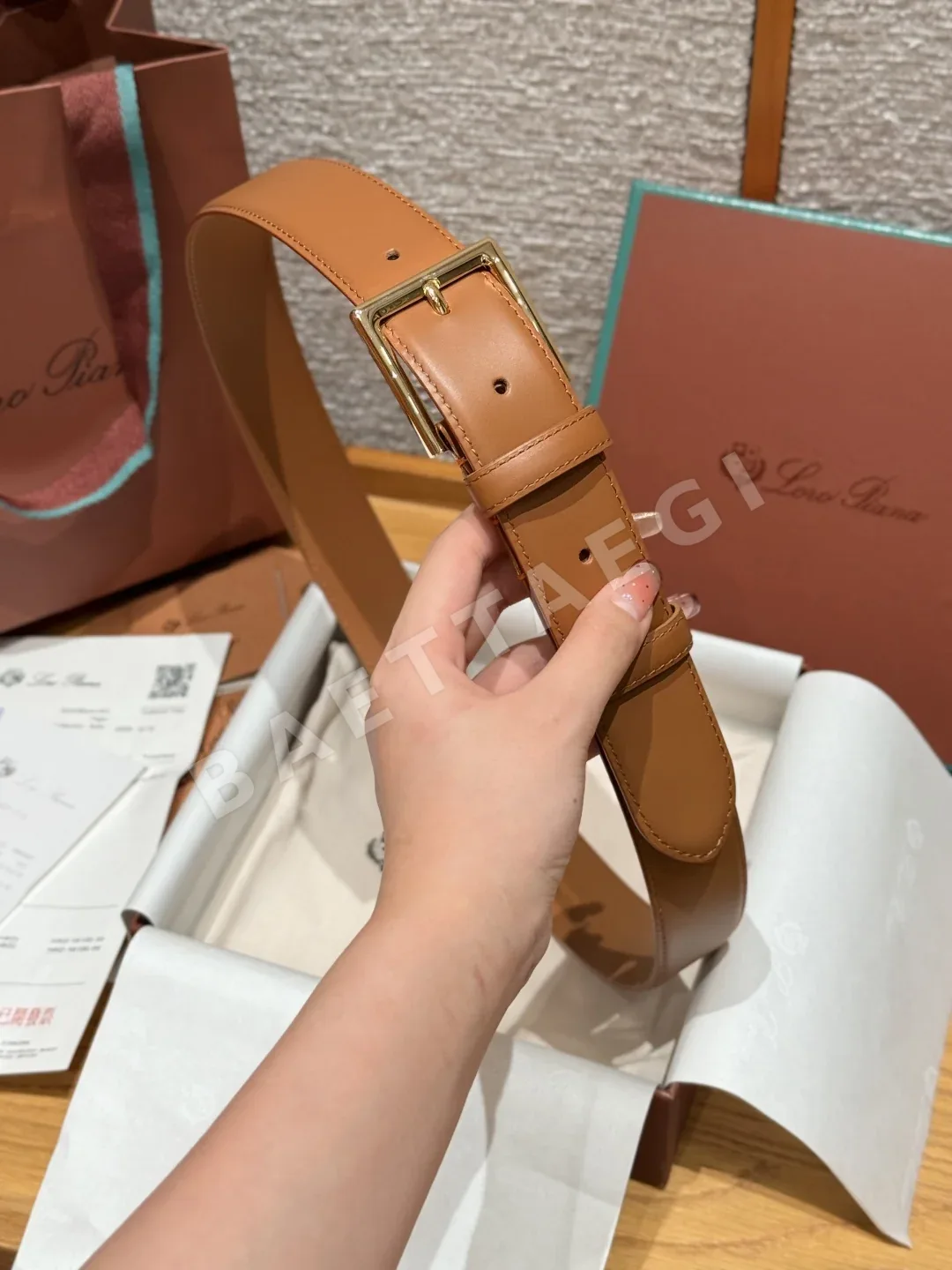 로로피아나 메탈릭 가죽 벨트 상세 이미지 4