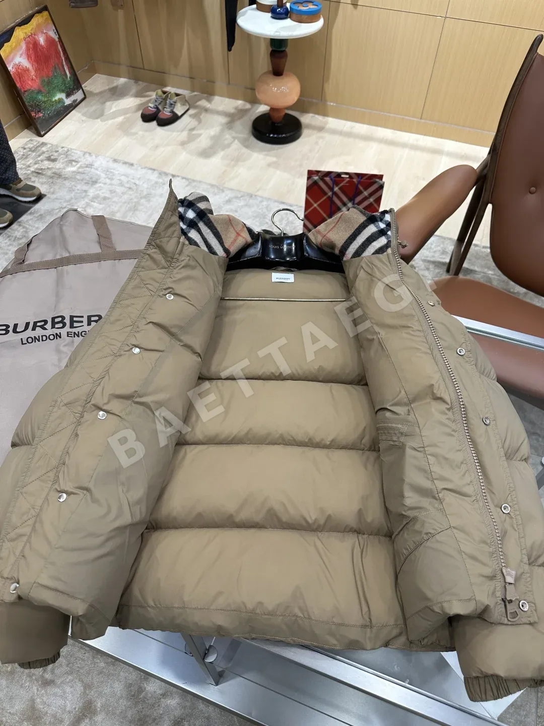 버버리 가죽 라벨 나일론 남성 패딩 상세 이미지 5