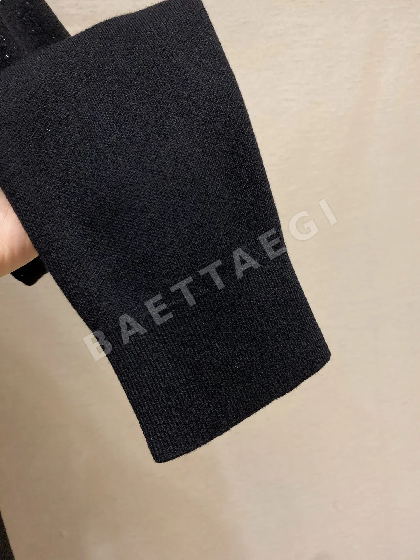 루이비통 스팽글 V넥 니트 가디건 상세 이미지 7