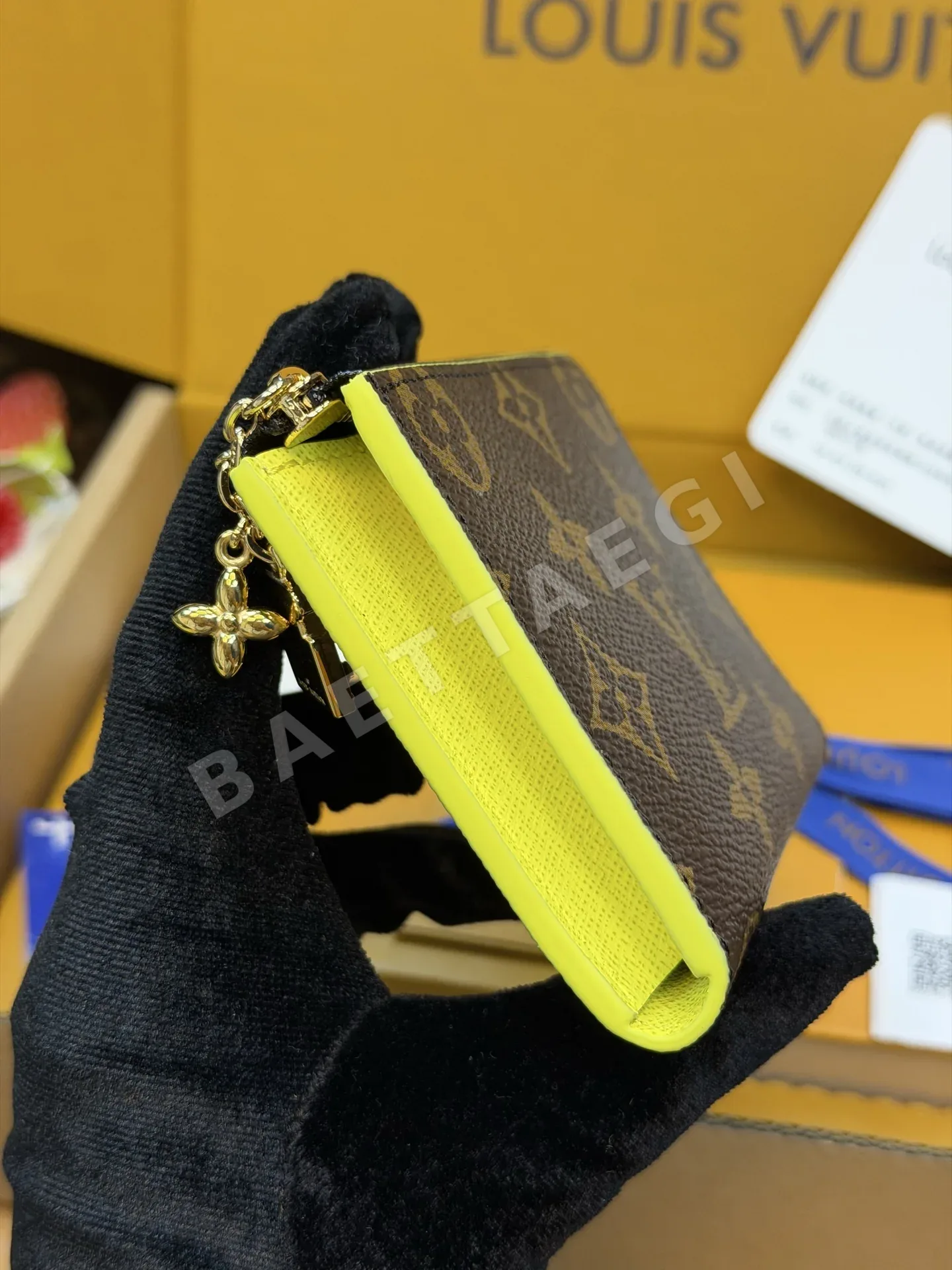 루이비통 포르트포이유 노아 콤팩트 지갑 상세 이미지 7