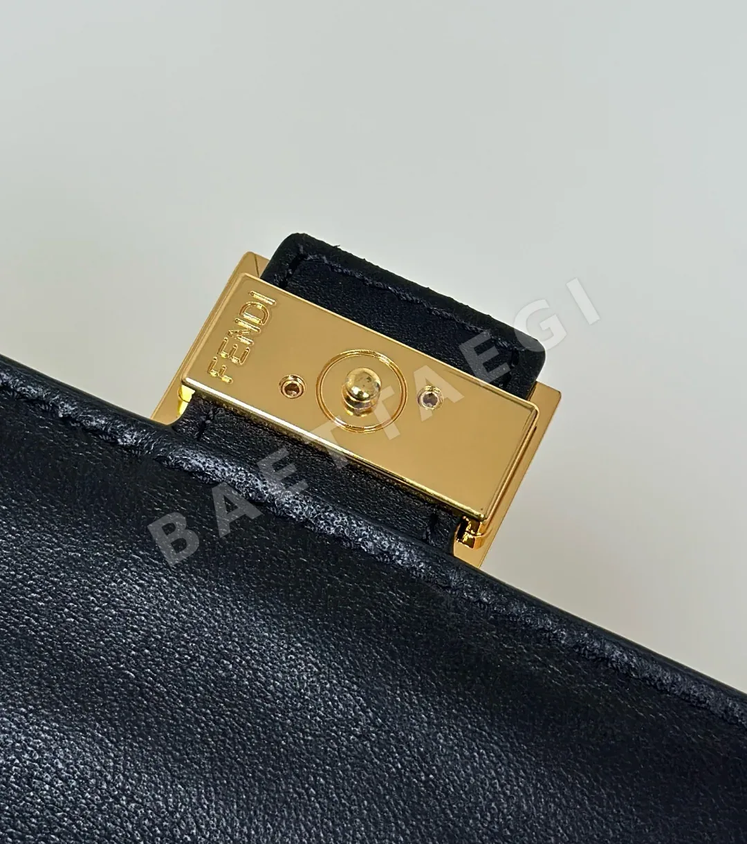펜디 바게트 램스킨 체인 월렛 가방 8638A 상세 이미지 7