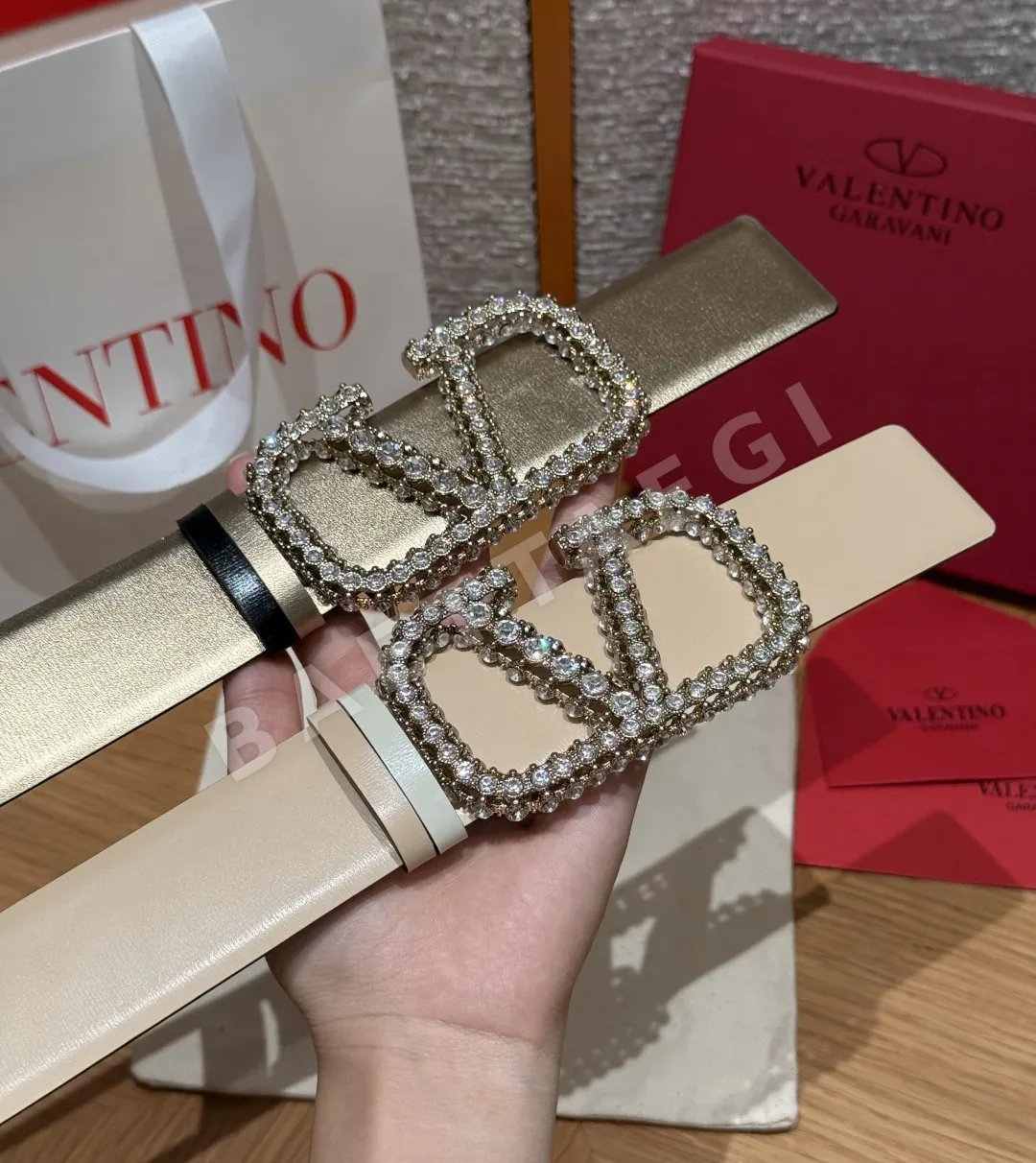 발렌티노 VLOGO 시그니처 크리스탈 장식 리버시블 벨트 40mm 상세 이미지 5