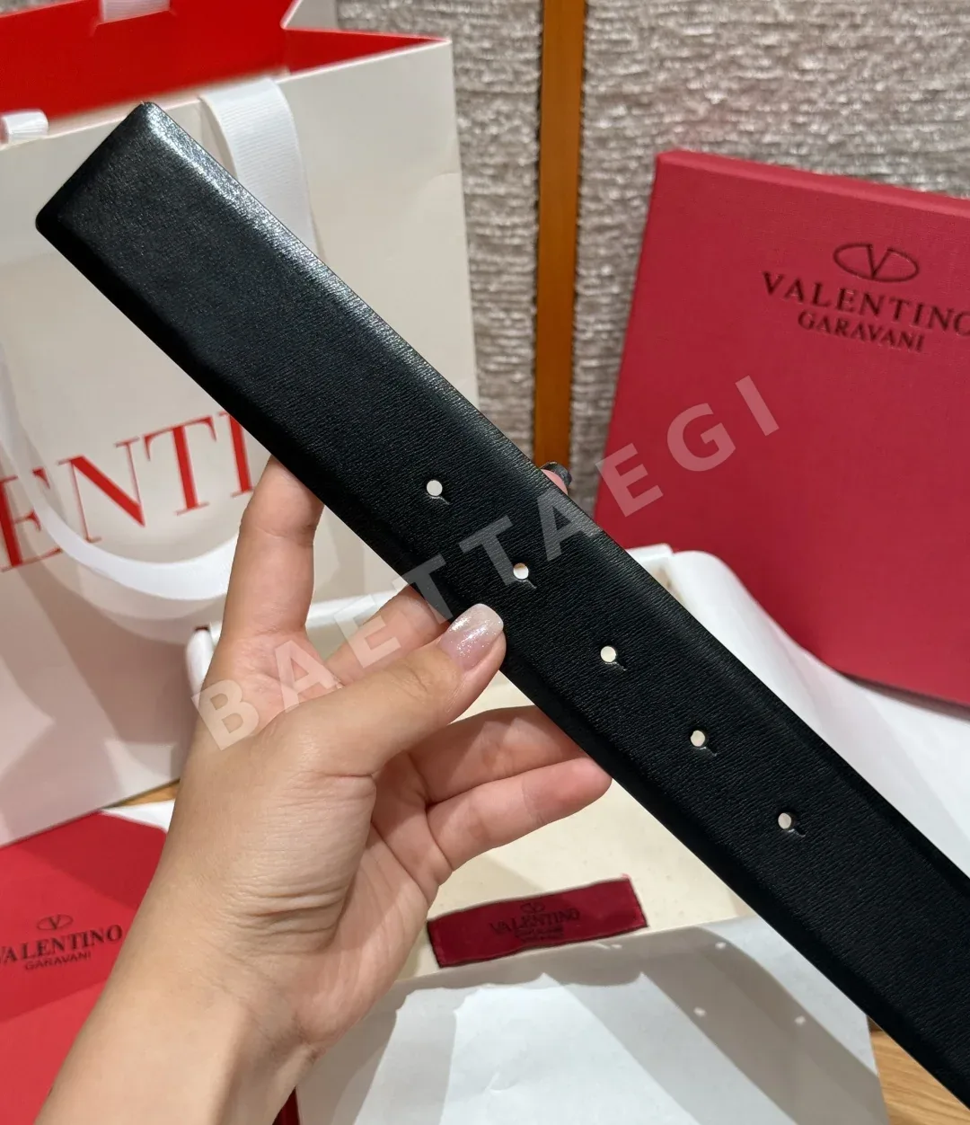발렌티노 VLOGO 시그니처 크리스탈 장식 리버시블 벨트 상세 이미지 9