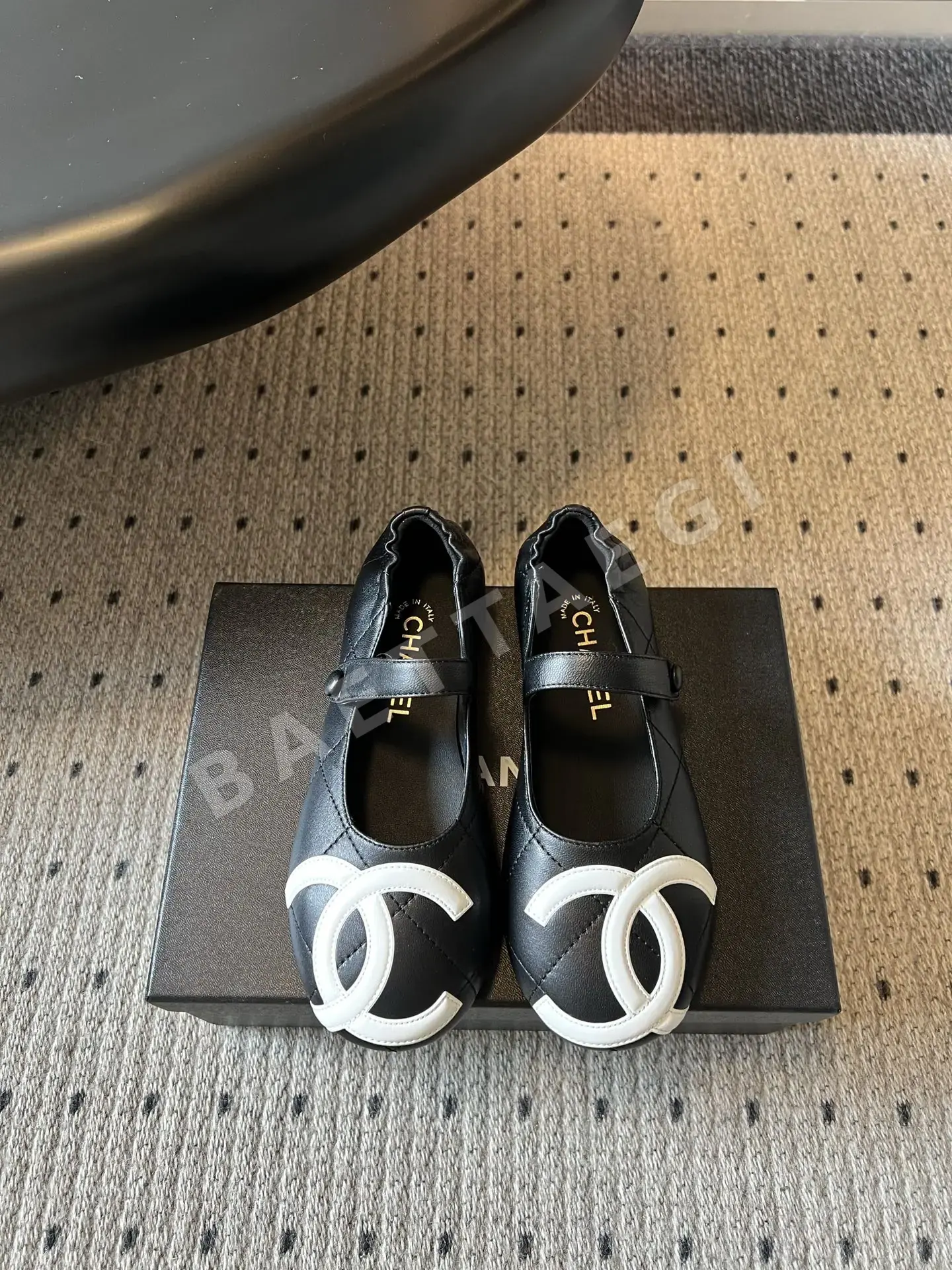 샤넬 더블 C 퀼팅 메리제인 플랫슈즈 104659