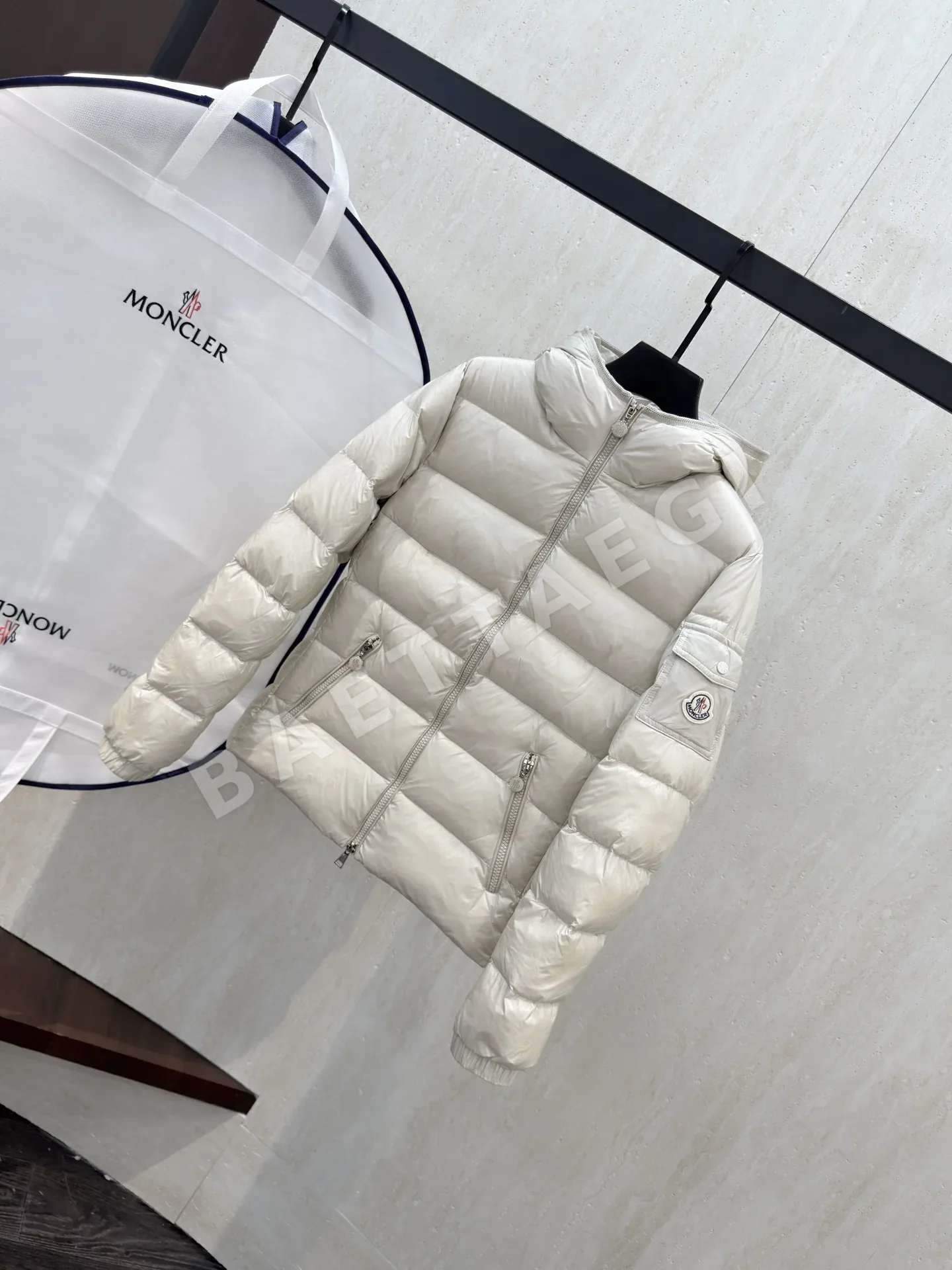 몽클레르 글레스 쇼트 다운 재킷 상세 이미지 2