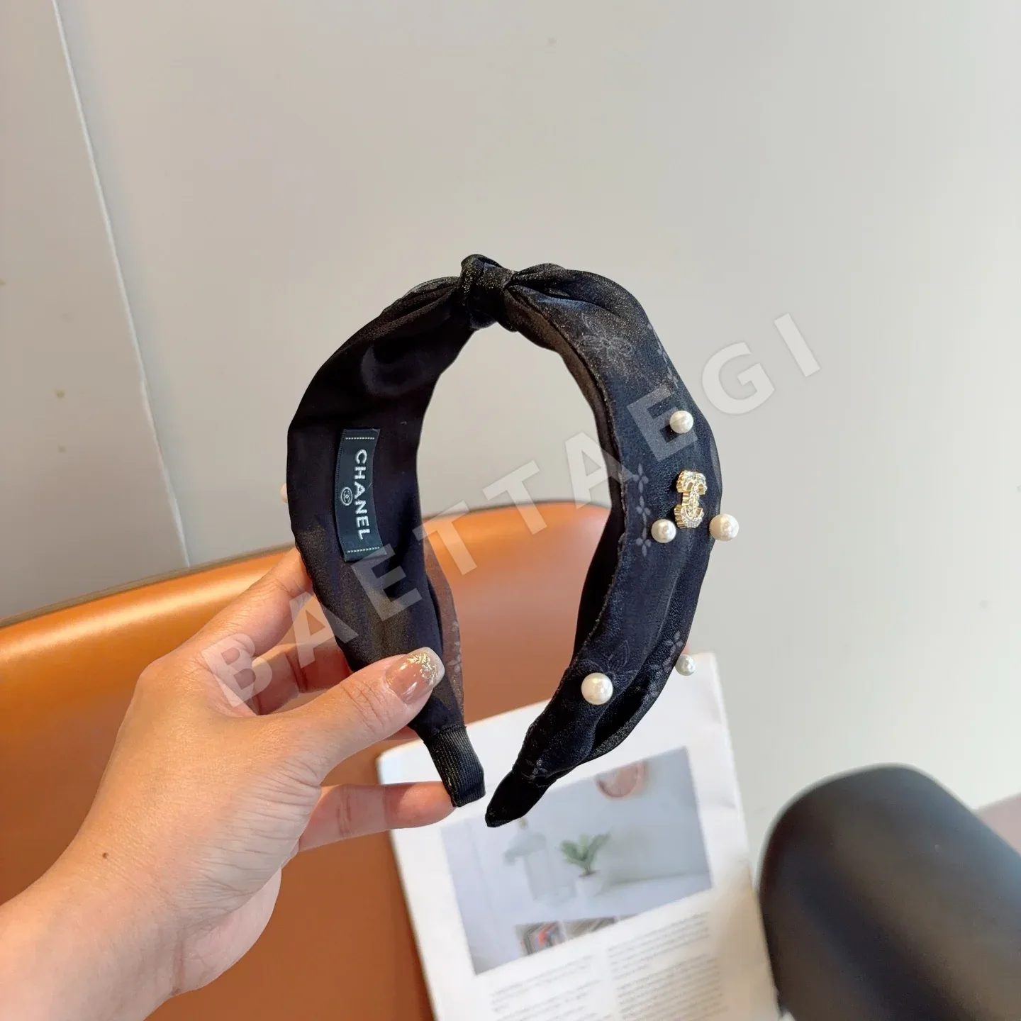 샤넬 진주 더블 C 로고 헤어밴드 상세 이미지 3