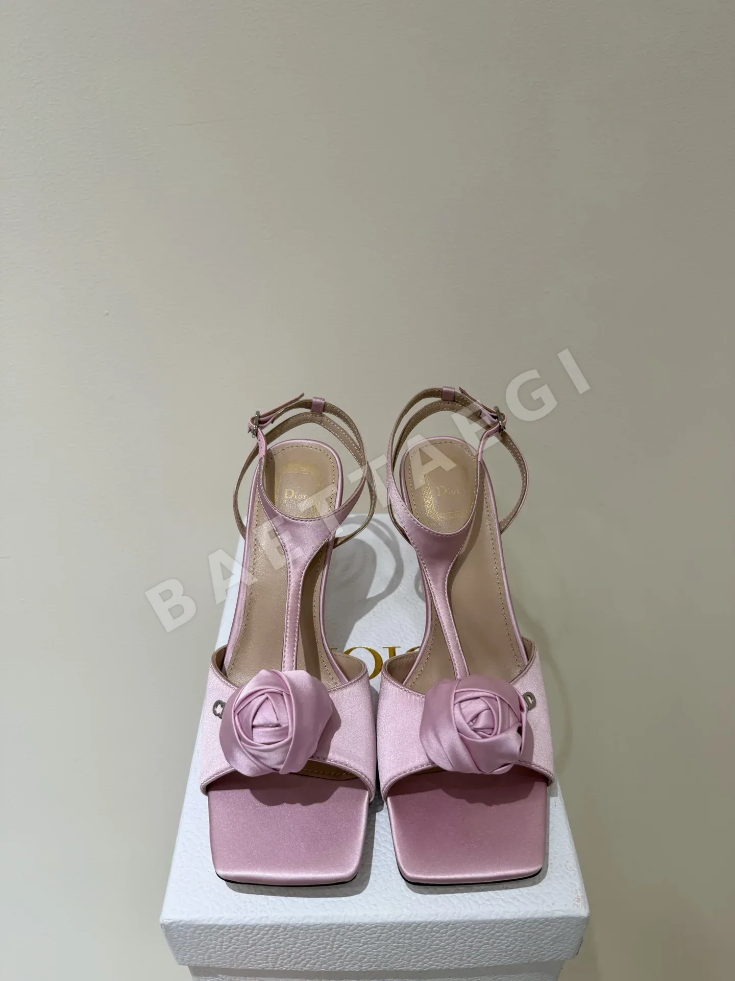 디올 캠리아 새틴 T 버클 메리제인 힐 115419