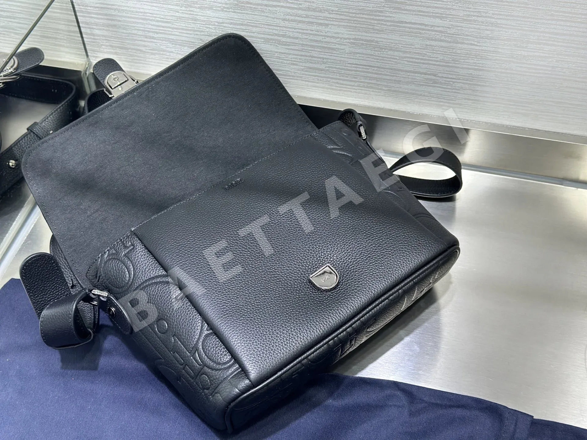 디올 그래비티 프린트 레더 플랩 메신저백 상세 이미지 7