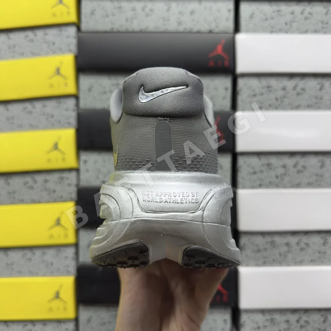 나이키 [5A] 보메로 프리미엄 IR1988-084 201741 Nike Vomero Premium Isamaya Run Forever 상세 이미지 7