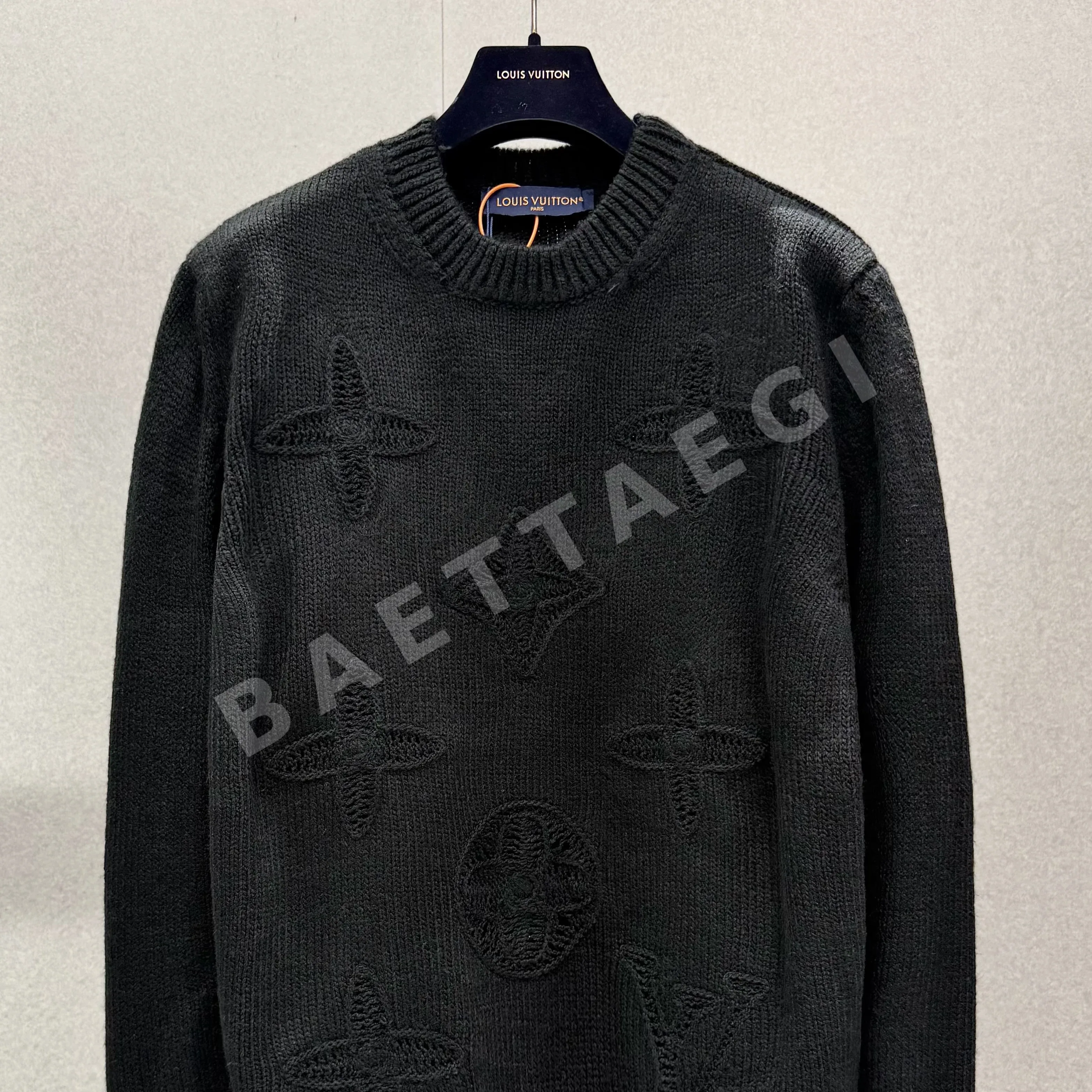 루이비통 엠벨리시드 니티드 크루넥 블랙 컬러 니트 상세 이미지 4